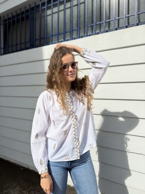 Blusa blanca bordados beige