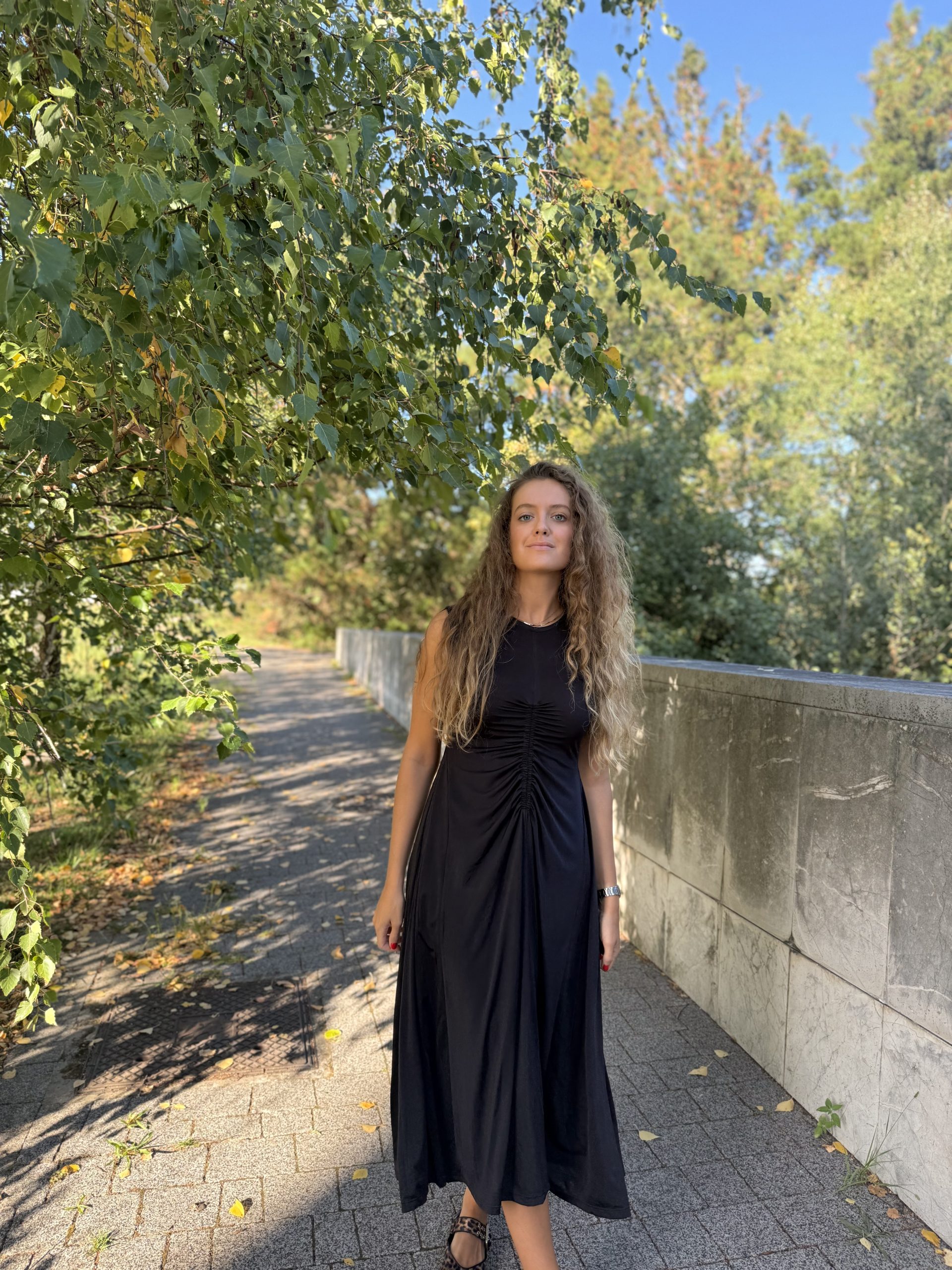 Vestido frunces evasé negro - Imagen 1
