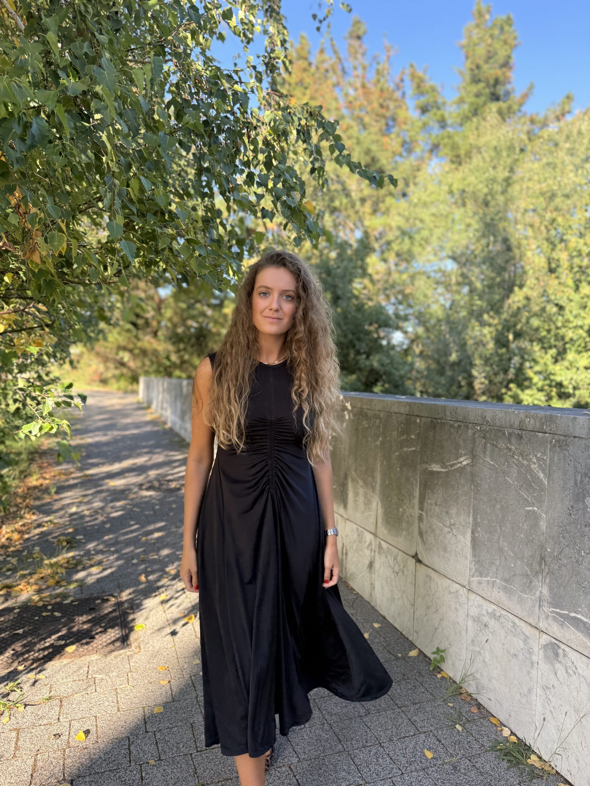 Vestido frunces evasé negro - Imagen 3