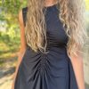 Vestido frunces evasé negro - Thumbnail Image 4