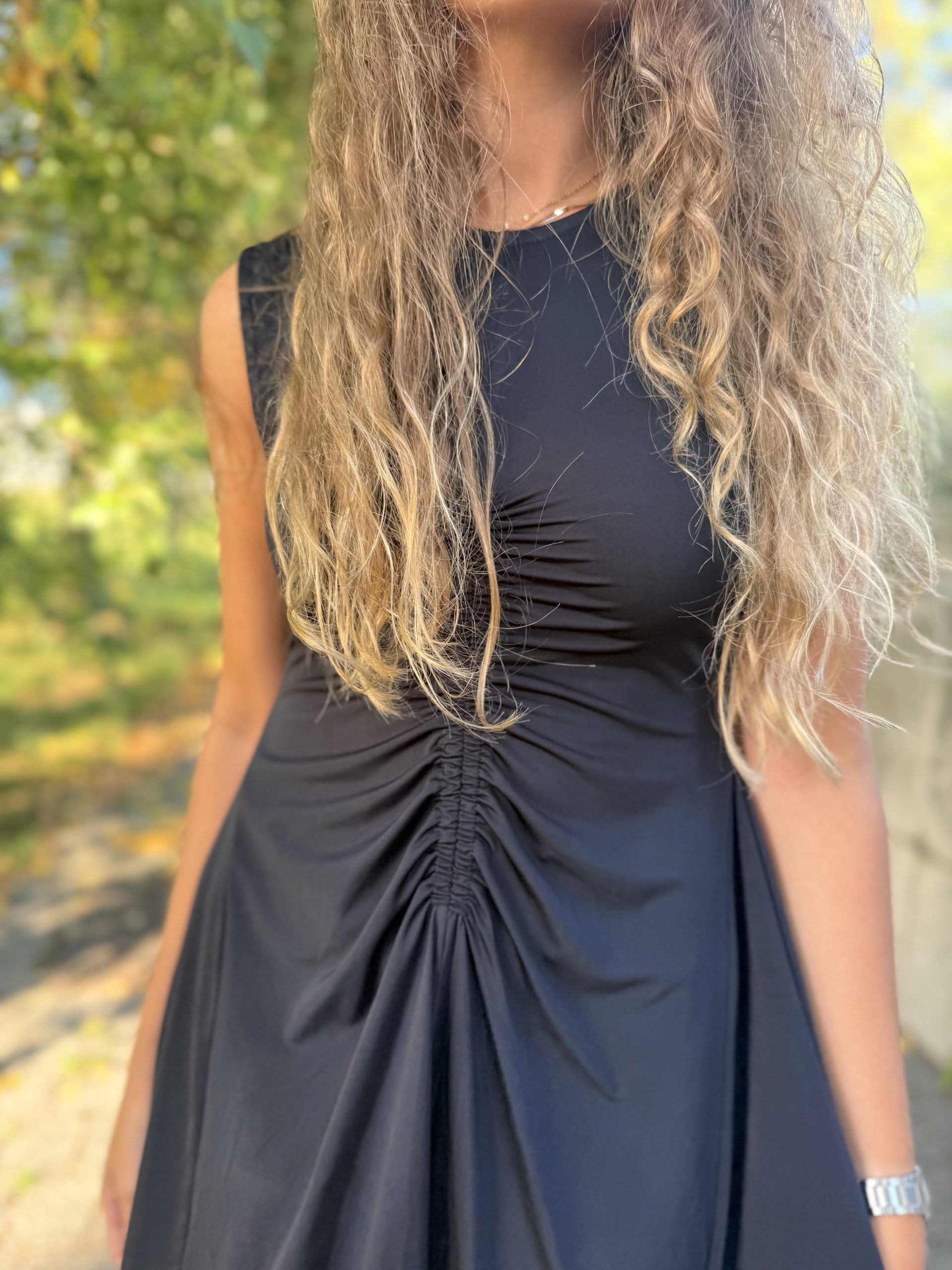 Vestido frunces evasé negro - Imagen 4