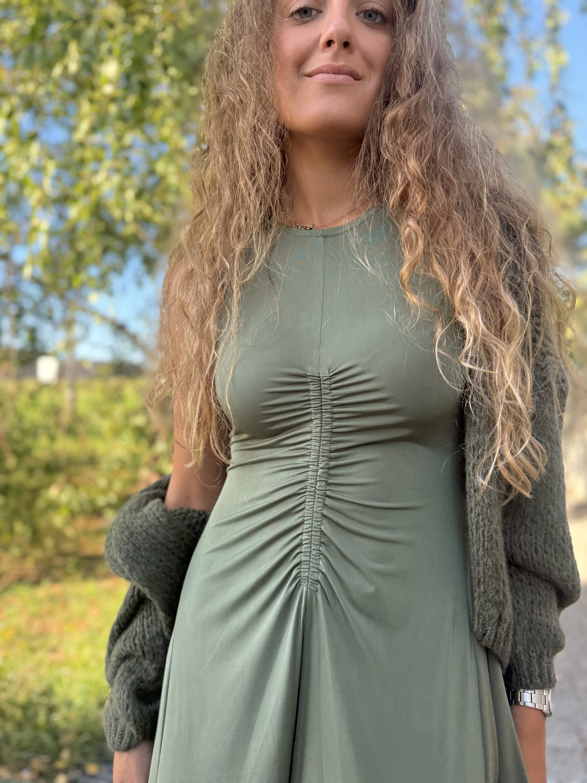 Vestido frunces evasé caqui - Imagen 3