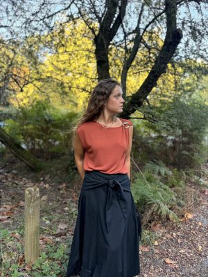 Alternative view of Falda midi lazada negra
