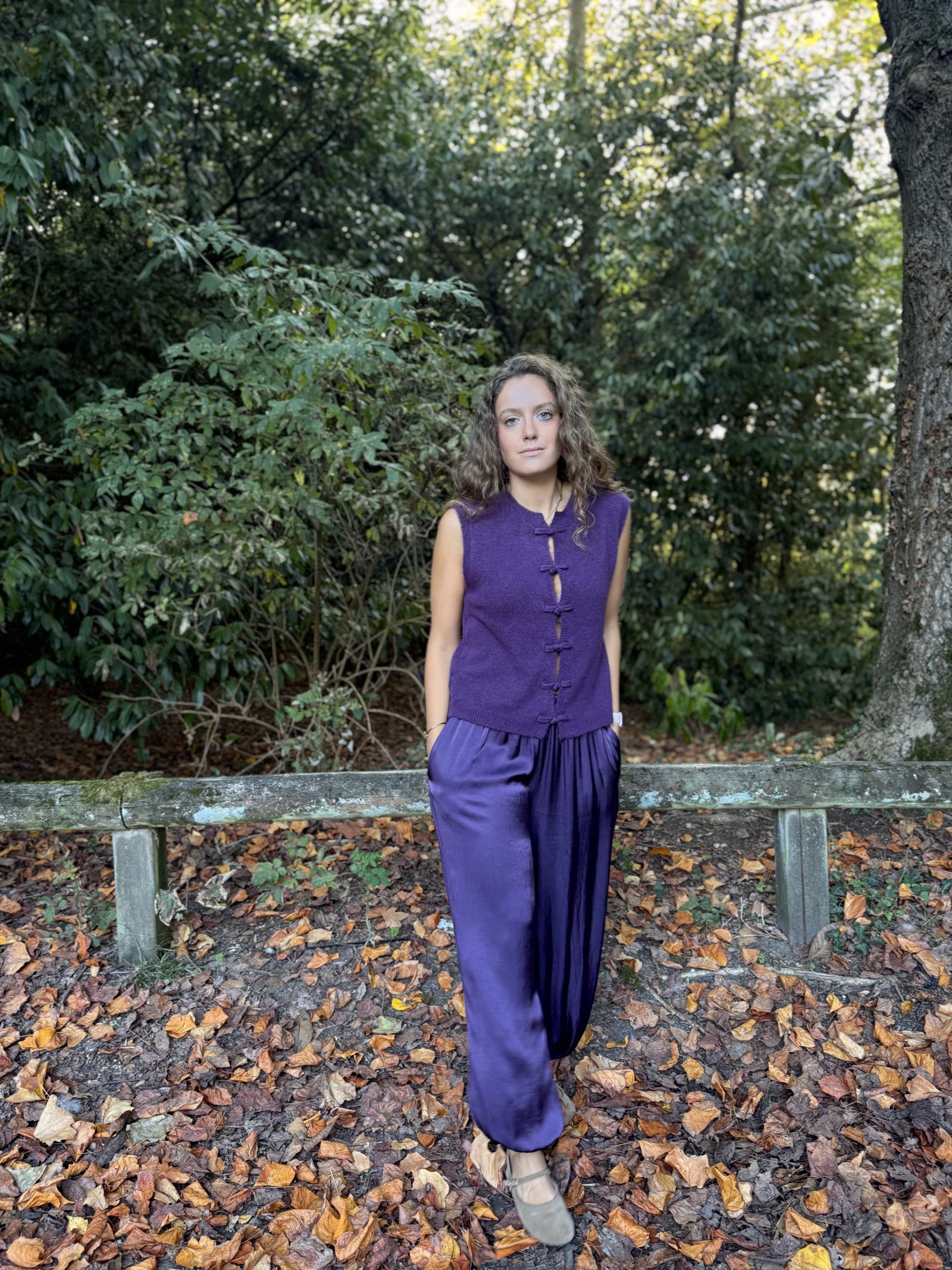 Pantalón bombacho satinado morado - Imagen 2