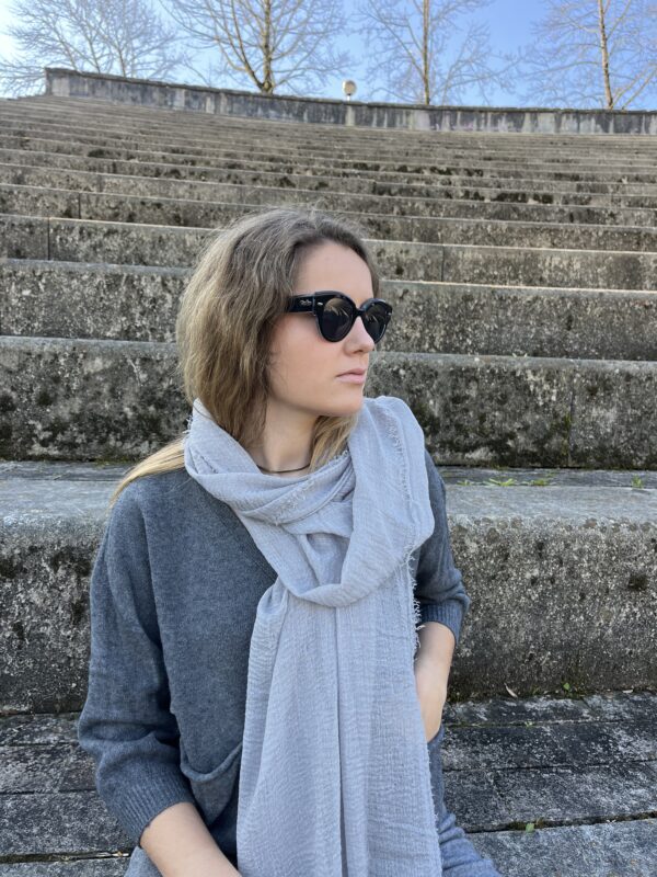 Foulard Gris imprimé brillant doré motif feuille - La Malle de Mary